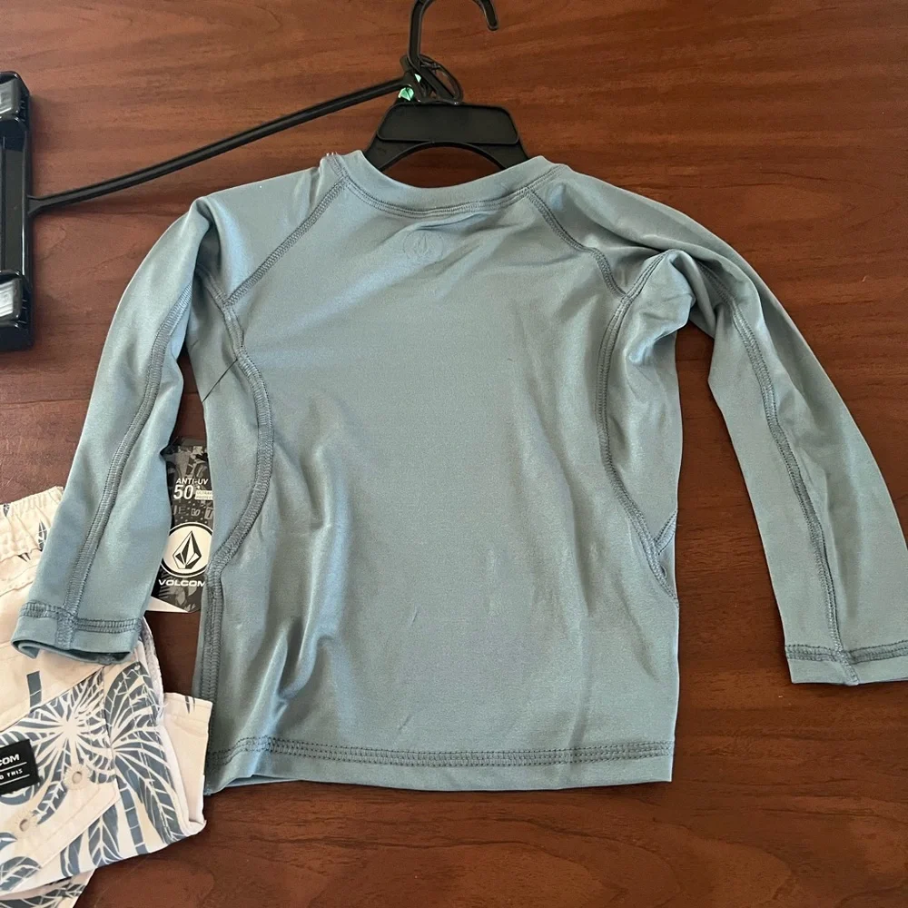 Volcom NWT Kids Teal Rash Guard with Cream Palm-Print Swim Shorts